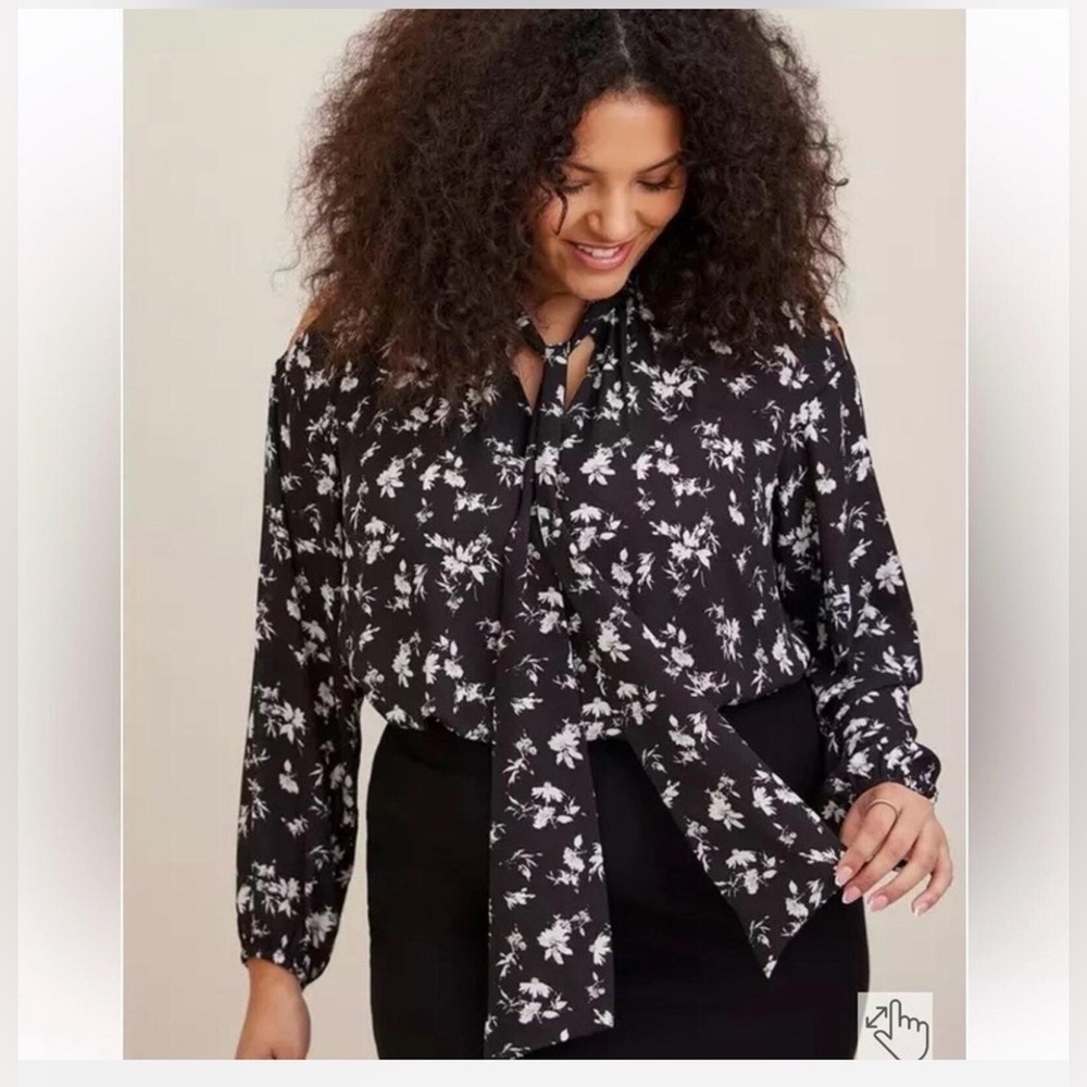Torrid Women’s Georgette Tie Front Cold Shoulder Blouse Floral Size 1X NWT